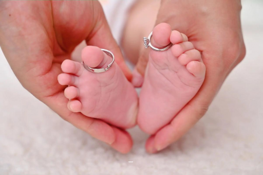 青海几个月宝宝可以坐着 青海几个月宝宝可以坐着